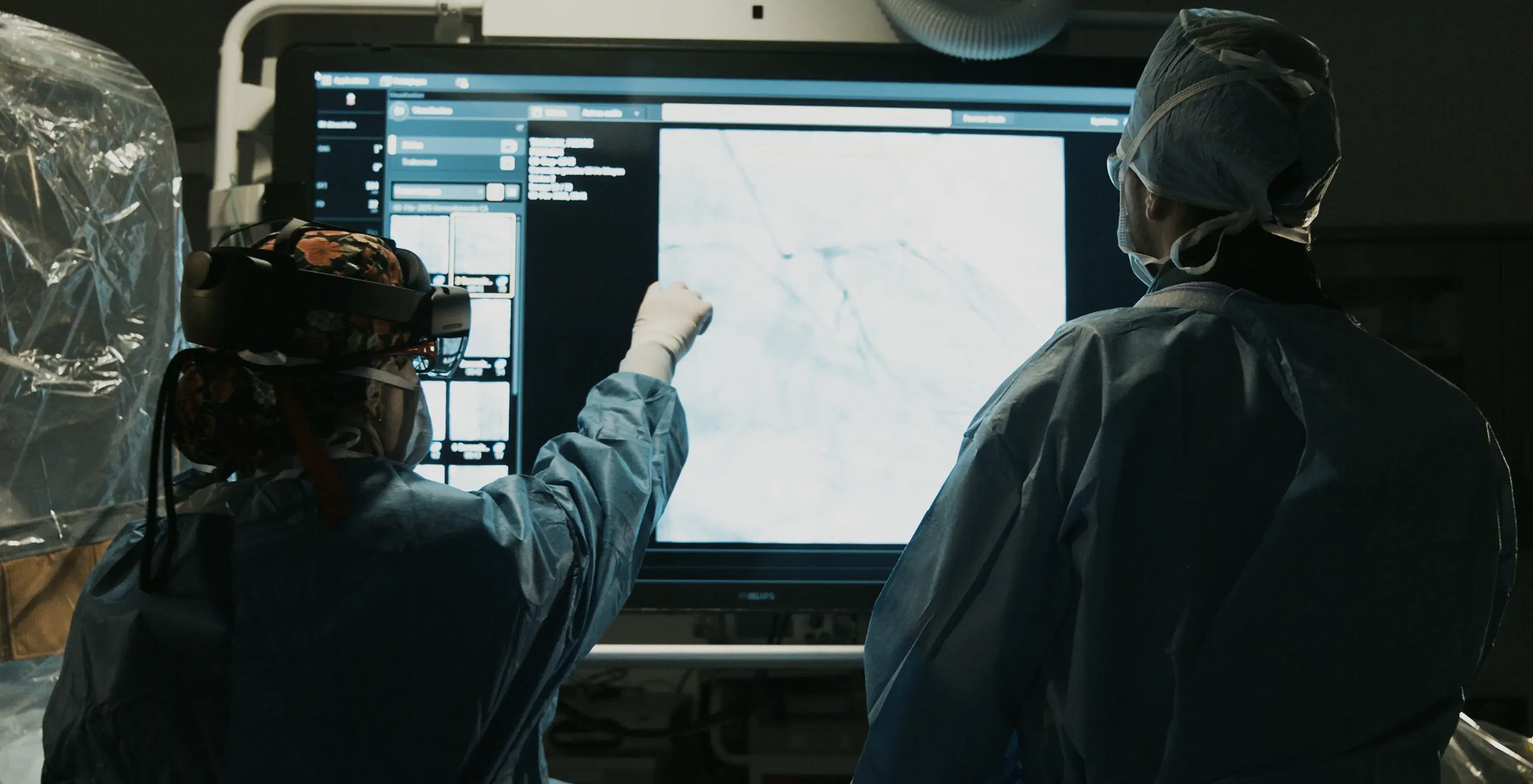 Students learning through remote HoloPod-enabled clinical feeds